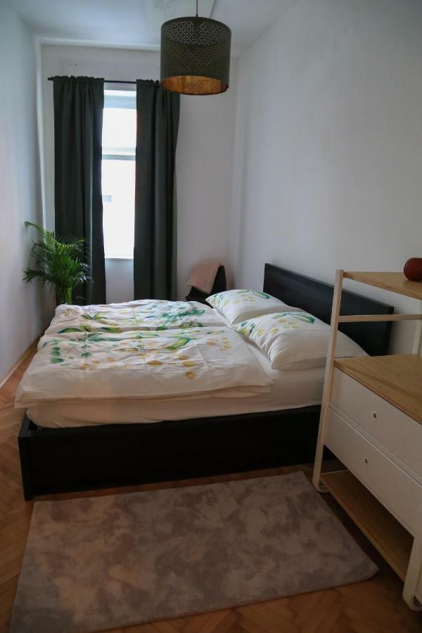 Lovely Apartment In The Heart Of Грац Экстерьер фото