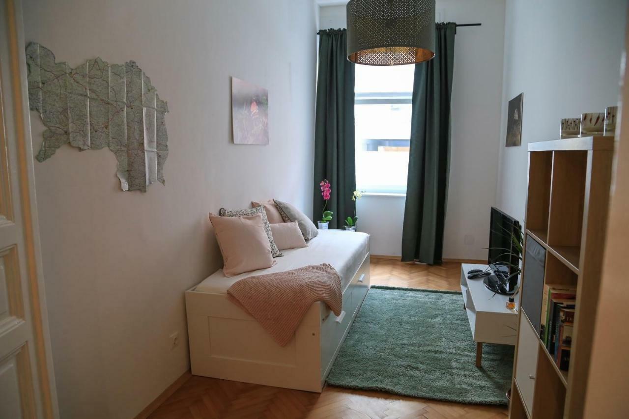 Lovely Apartment In The Heart Of Грац Экстерьер фото