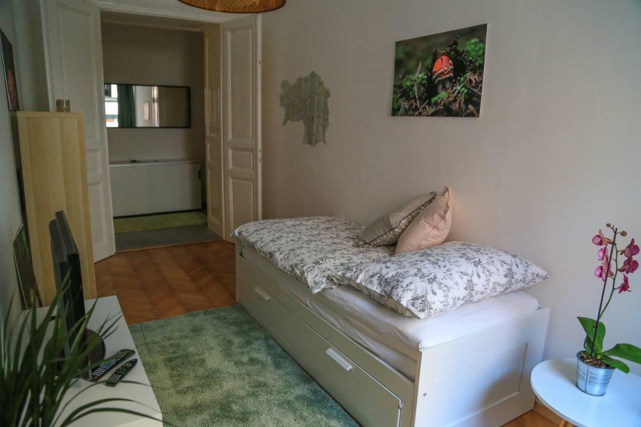 Lovely Apartment In The Heart Of Грац Экстерьер фото