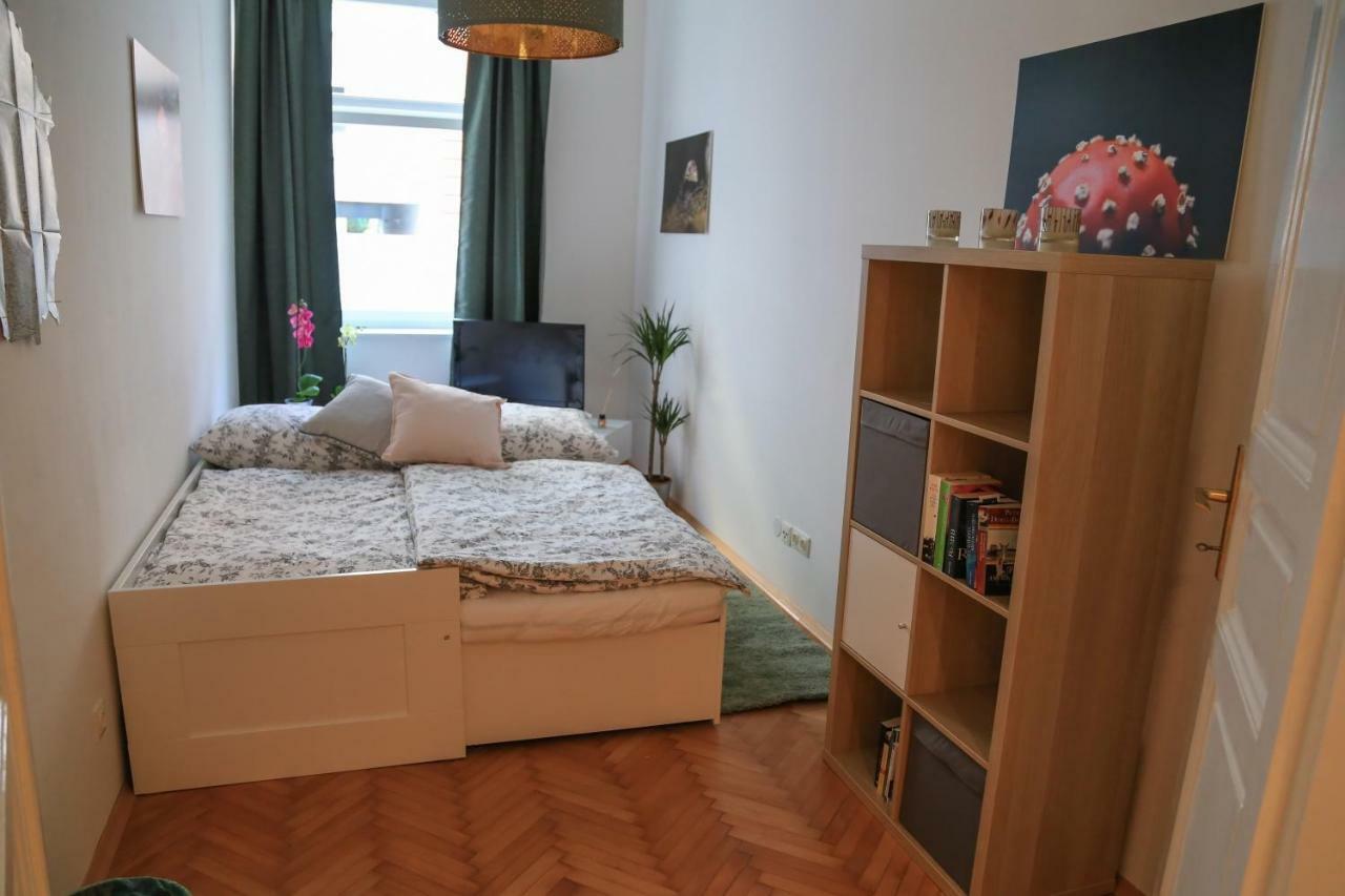 Lovely Apartment In The Heart Of Грац Экстерьер фото